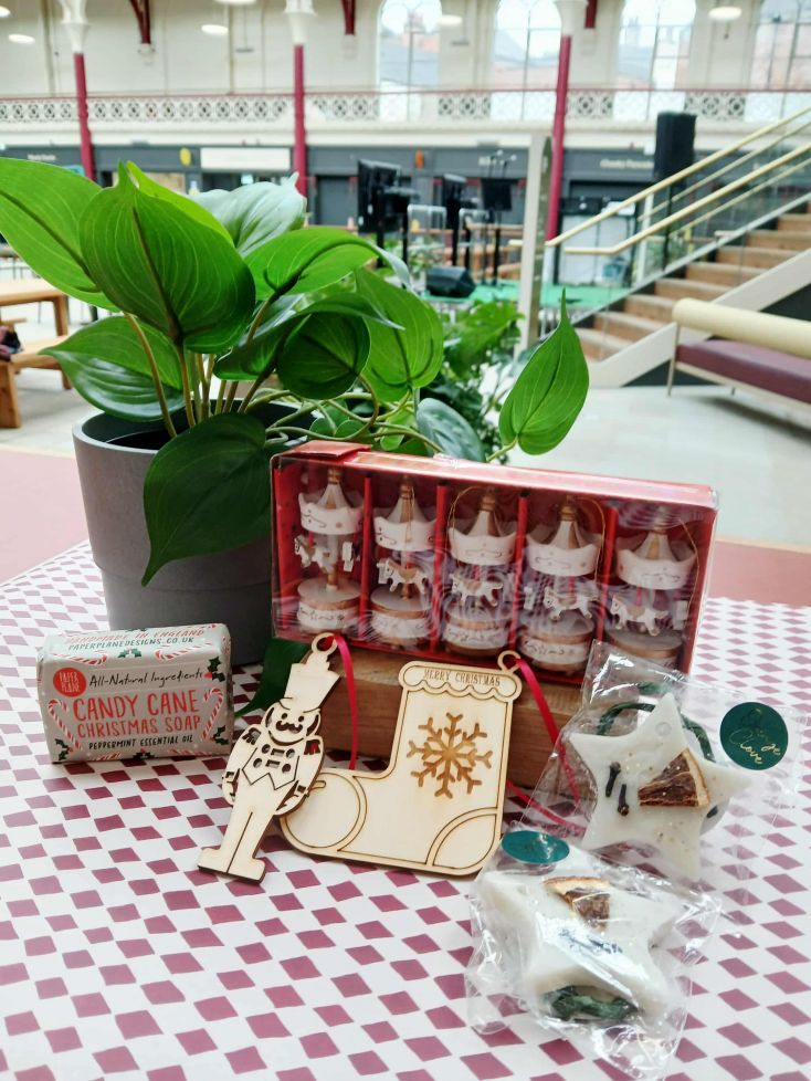 A Special Gift gift and wrapping paper